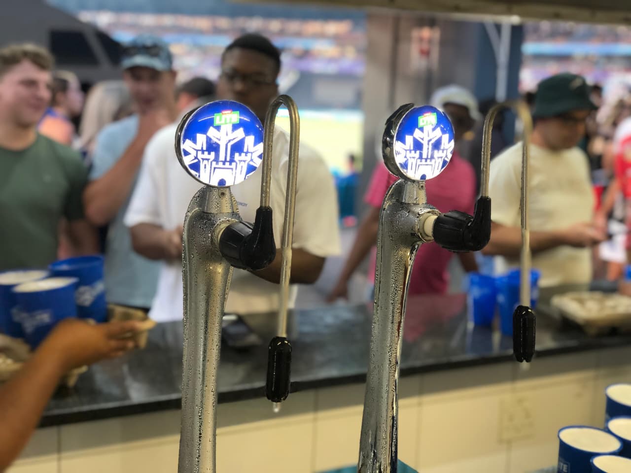 Mlowa barman on the speed pourers